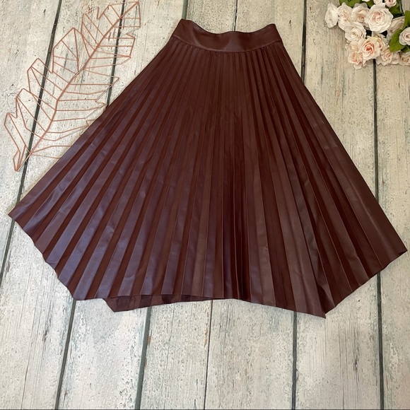 Zara XS brown faux leather pleated skirt high waisted Asymmetric hem Zipper - Picture 5 of 11